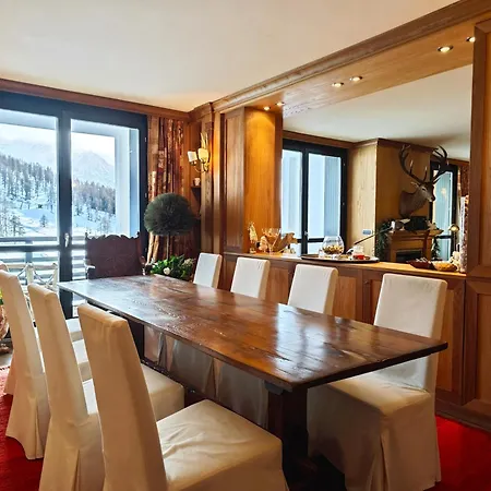 Hostdomus - 007 Luxury شقة سيستريير